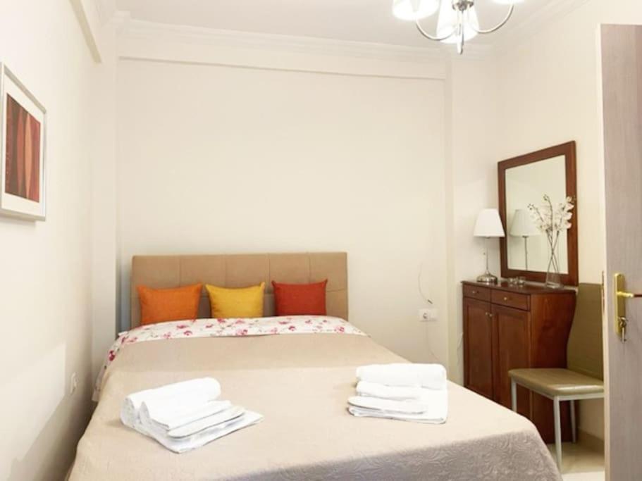 Crimson Suite: 1-Bedroom Apartment In Saloniki Zewnętrze zdjęcie